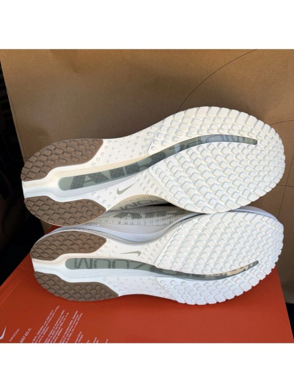 NEW Nike Pegasus Premium Pale Ivory Spruce Running HQ2592-106 Men Size 12 - Picture 7 of 8